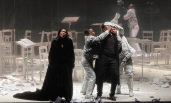 85328434_SCCena-de-Orphee-opera-de-Philip-Glass-dirigida-por-Felipe-Hirsch-no-Teatro-Municipal-do