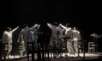 x85328438_SCCena-de-Orphee-opera-de-Philip-Glass-dirigida-por-Felipe-Hirsch-no-Teatro-Municipal-do.jpg.pagespeed.ic.pvE0RFSwn7